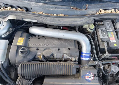 2006 Volvo S40 T5 from USA, damaged, VIN YV1MS682562152612